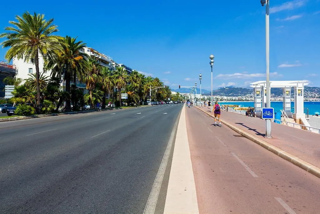 Beautiful Apartment By The Sea Front Nice