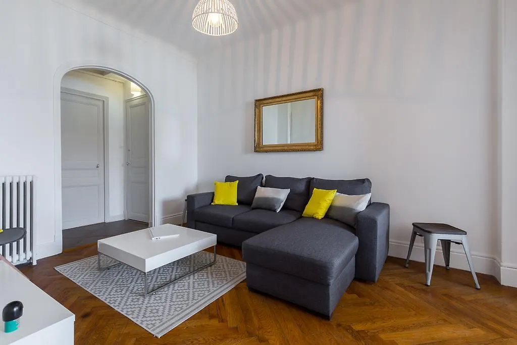 Beautiful Apartment By The Sea Front Nice